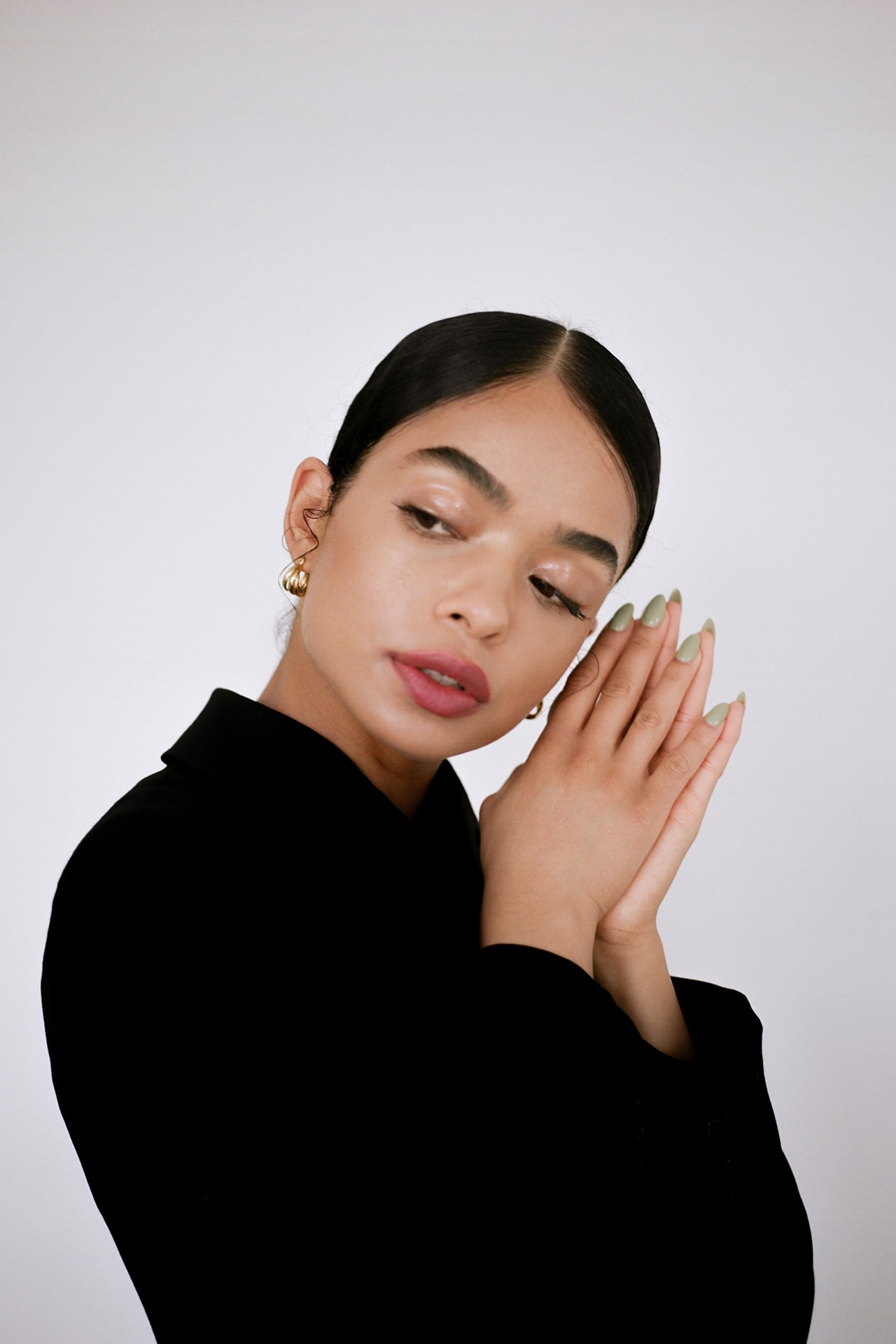 Alexis Quintero Los Angeles Model Consultant Creative Nike Collaboration 2019 Glossy Eye Look Eyeshadow Dewy Skin Glowy Skincare Makeup Beauty