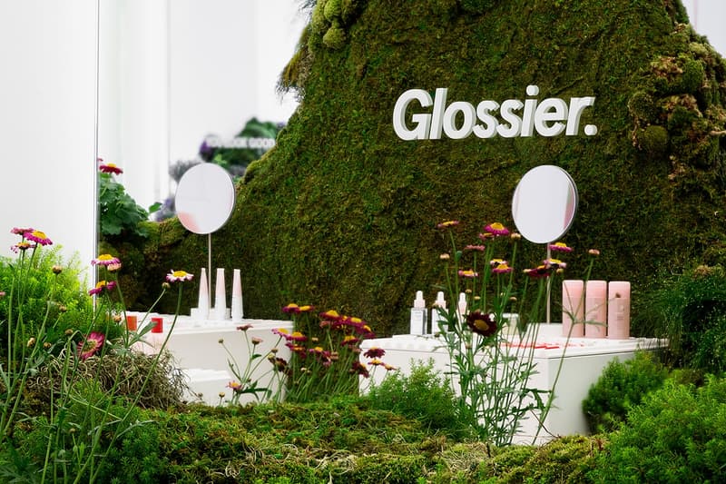 Glossier Seattle Pop-Up Store Shop Garden Flowers Grass Plants Nature Makeup Products Skincare Cosmetics Beauty Emily Weiss 2019 Mirrors Flowers Lily Kwong Studio