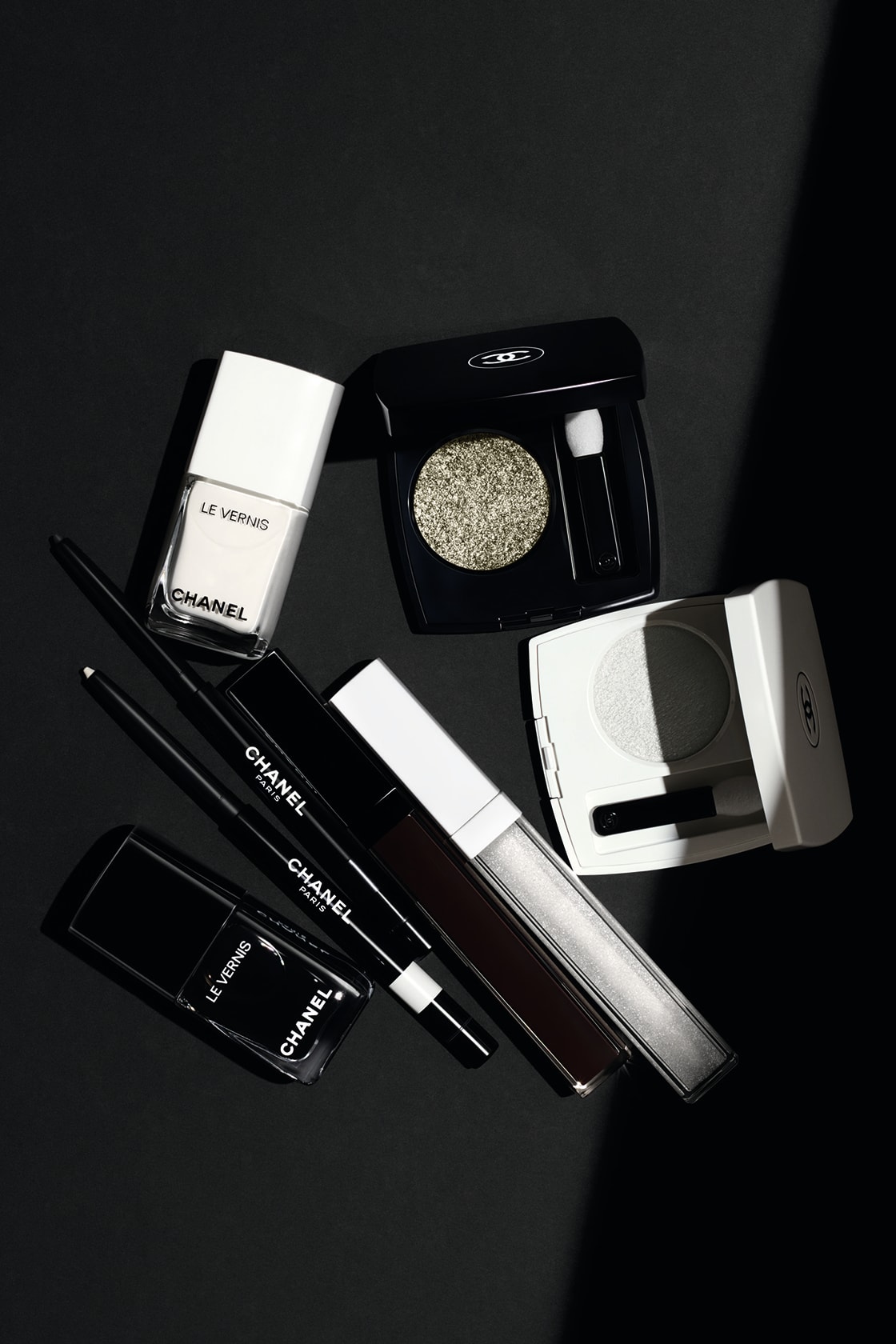 chanel noir et blanc fall makeup collection black white beauty eyeshadow nail polish lip