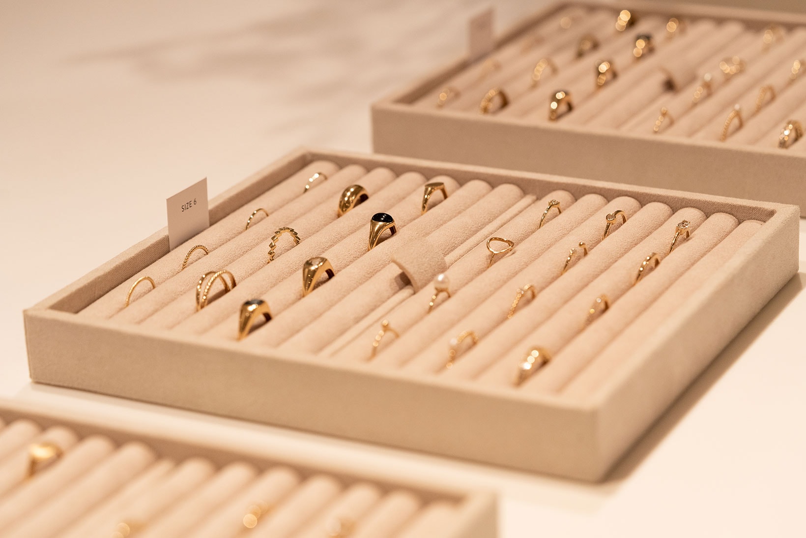 mejuri los angeles jewelry showroom earrings rings necklaces 