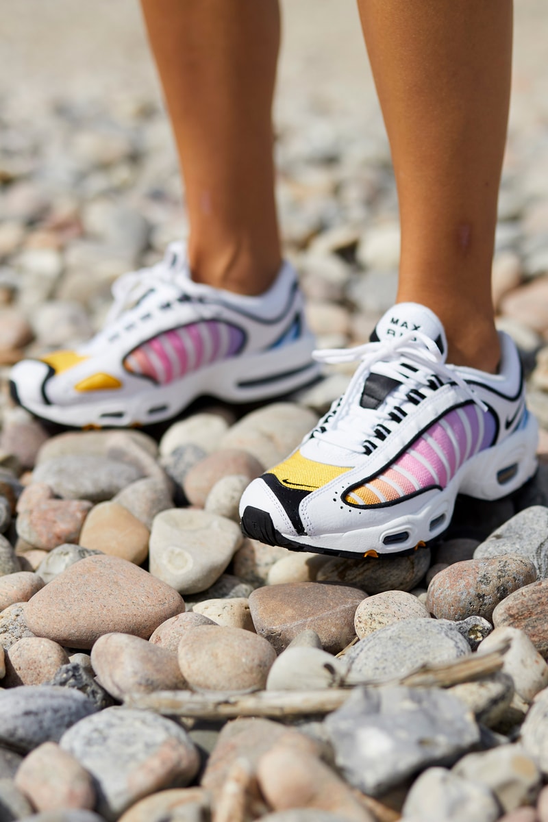 Naked Summer 2019 Editorial Nike Tailwind IV Pink White