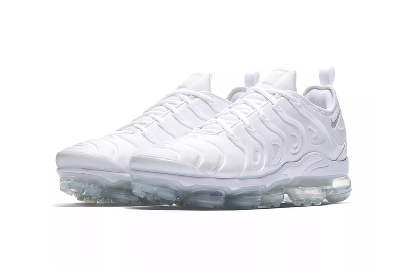 nike vapormax plus metallic silver