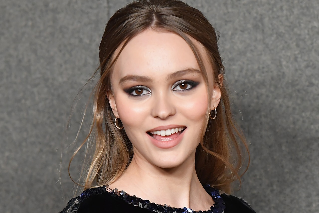 Lily-Rose Depp Hair Hairstyle Haircut Makeup Chanel Metiers D'Art 2018/19 Show MoMA New York Front Row