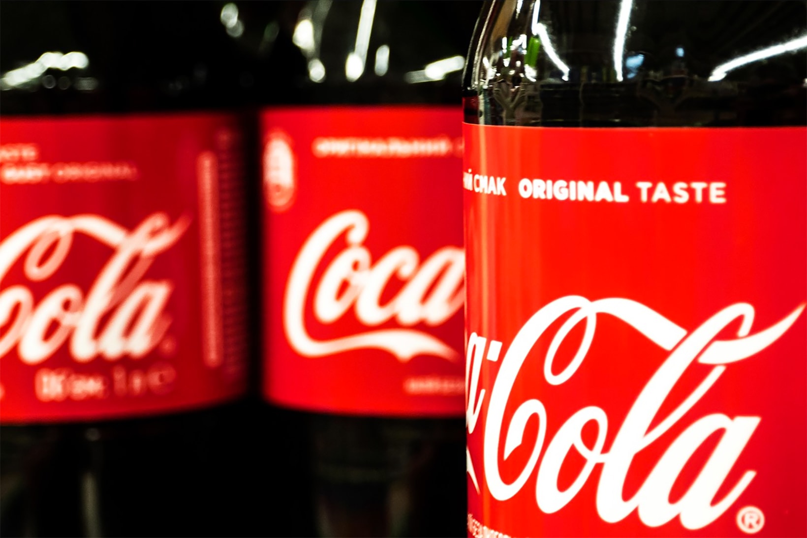 coca cola coke cinnamon new flavor soda holidays release 