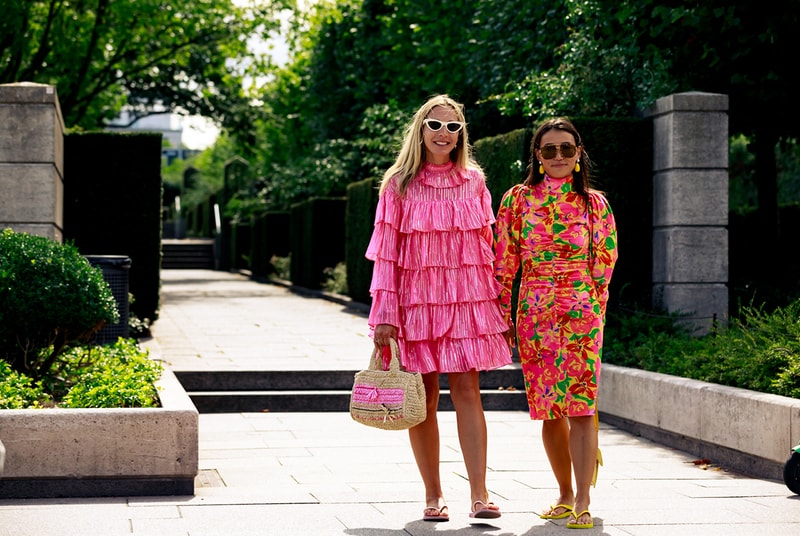 Fashion Week Street Style: Chic Pink Blazer with Bottega Venetta Sandals