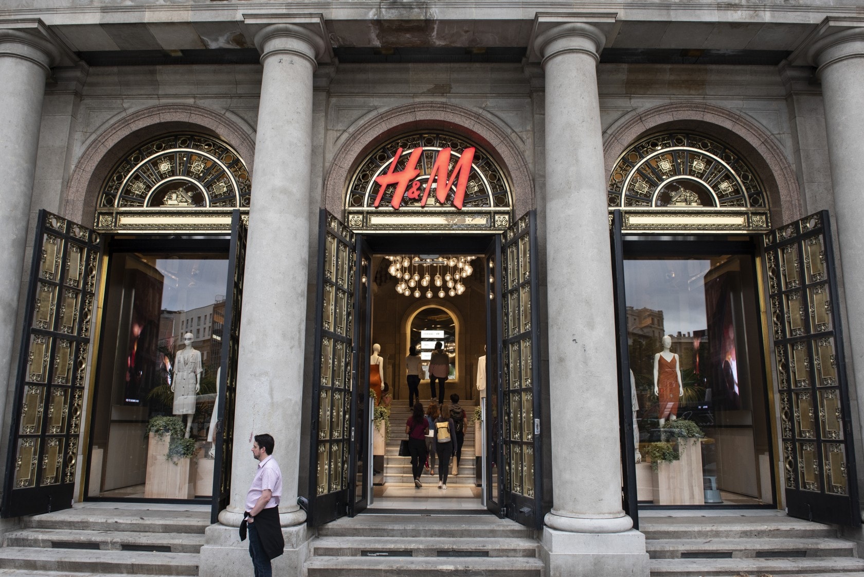 H&M Store Retail Clothing Shopping Storefront