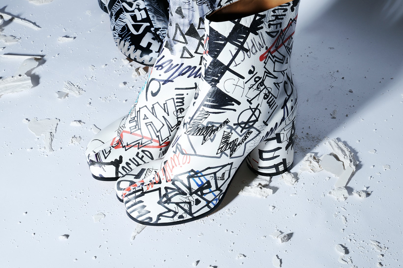 maison margiela collection graffiti womens mens boots tabi shoes designer