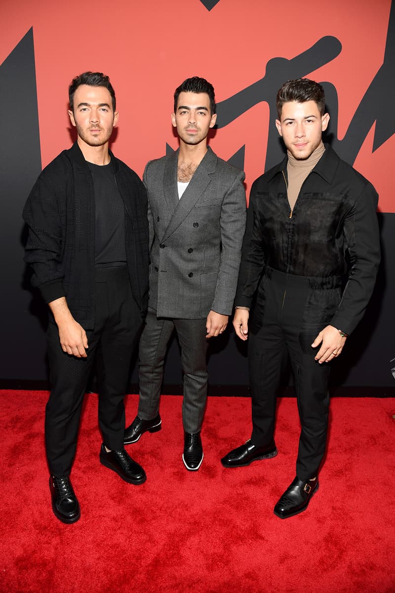 mtv video music awards 2019 red carpet jonas brothers nike kevin joe