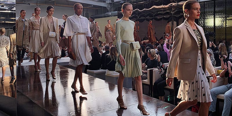 burberry live stream fashion show
