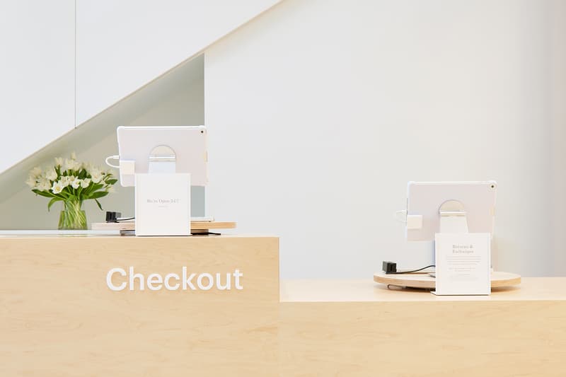 everlane williamsburg new york city store interior shopping