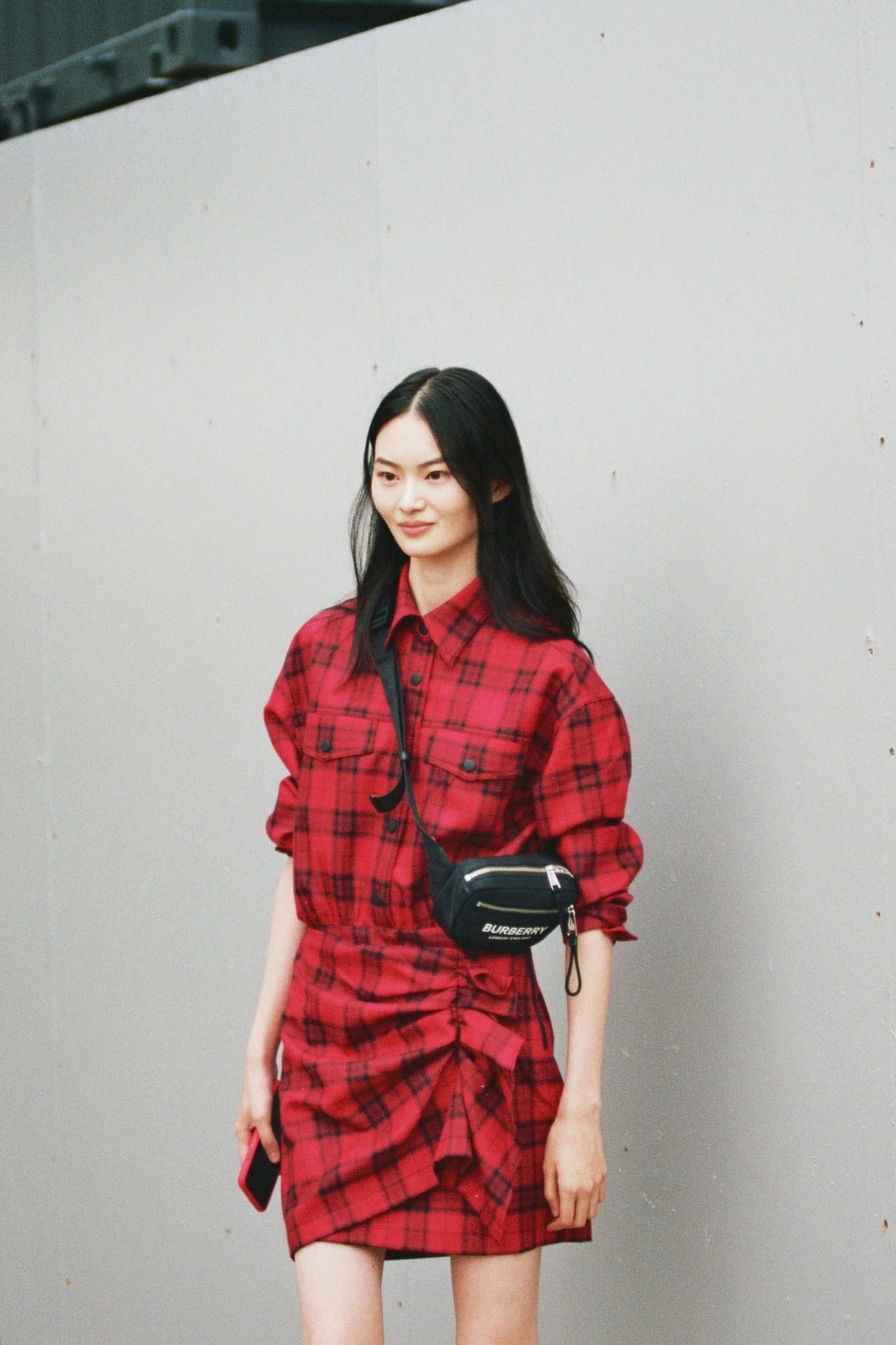 model off duty style spring summer 2020 chinese he cong red check burberry bag fanny pack