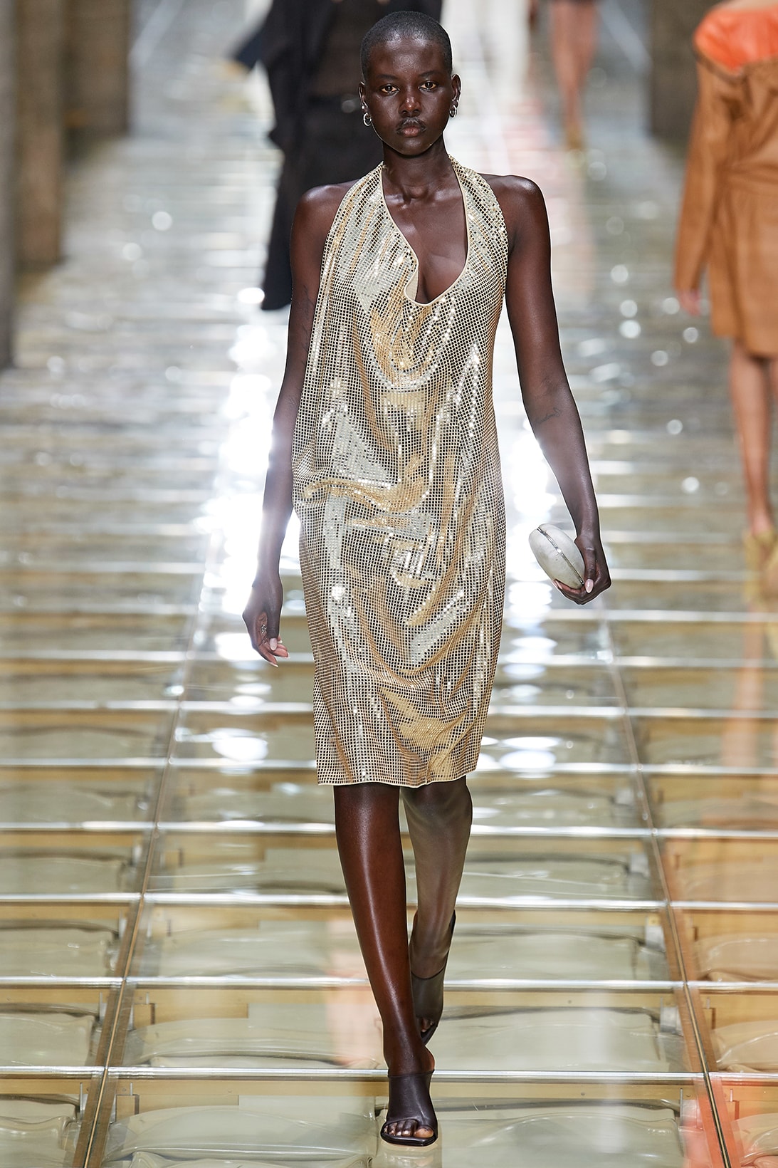 adut akech bottega veneta daniel lee spring summer 2020 milan fashion week runway show 