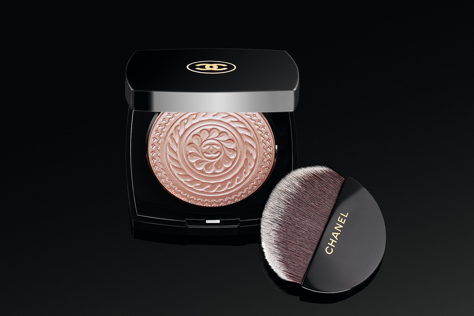 Chanel Holiday 2019 Makeup Collection Highlighter Eclat Metal Peach