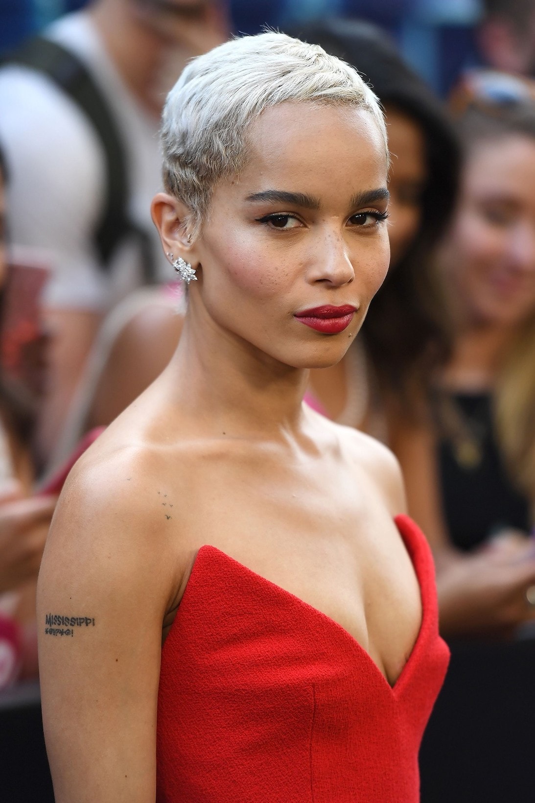 zoe kravitz platinum blonde pixie cut short hair hairstyle rough night premiere 2017 red dress catwoman cast