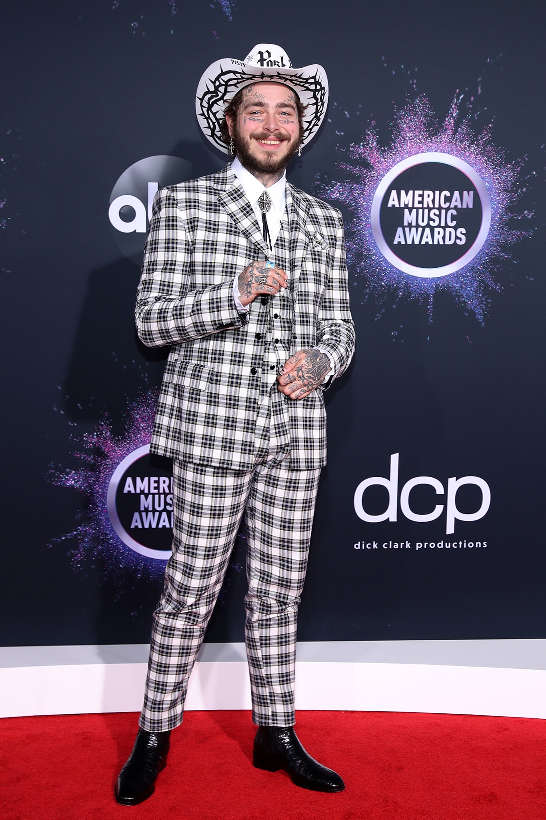 american music awards amas best celebrity red carpet looks post malone suit hat boots