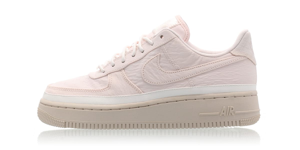 nike air force 1 07 se premium trainers in pink