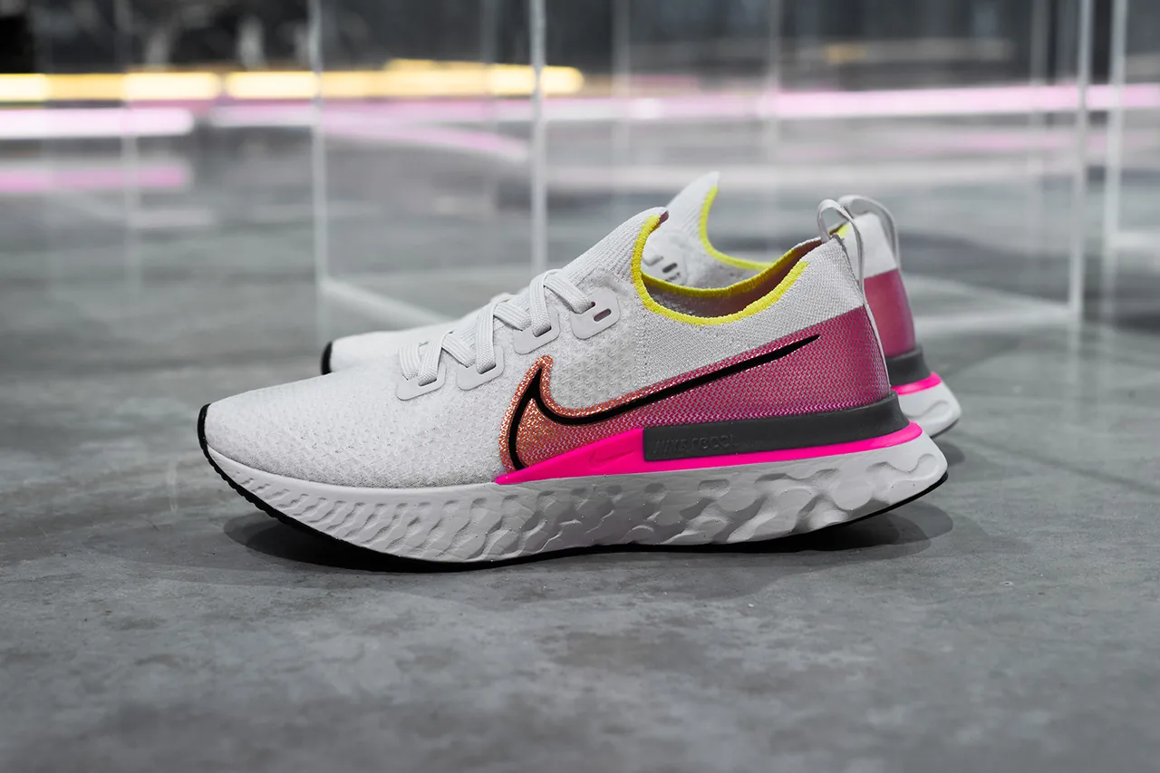 nike react infinity run white pink