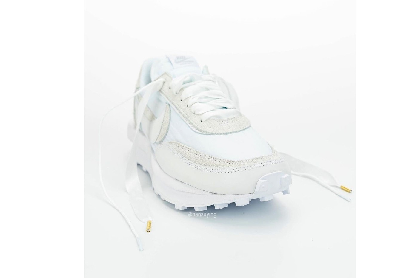 sacai x Nike LDWaffle "White" Closer Look Release Date Sneaker Chitose Abe Collaboration White Grey 