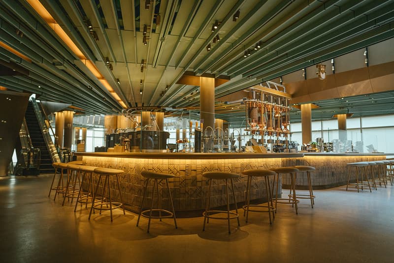 starbucks largest reserve roastery chicago coffee craft cocktails drinks