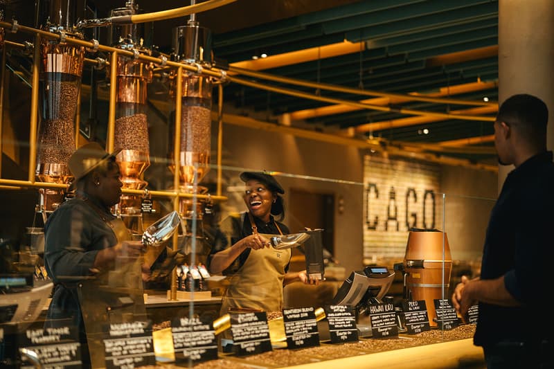 starbucks largest reserve roastery chicago coffee craft cocktails drinks