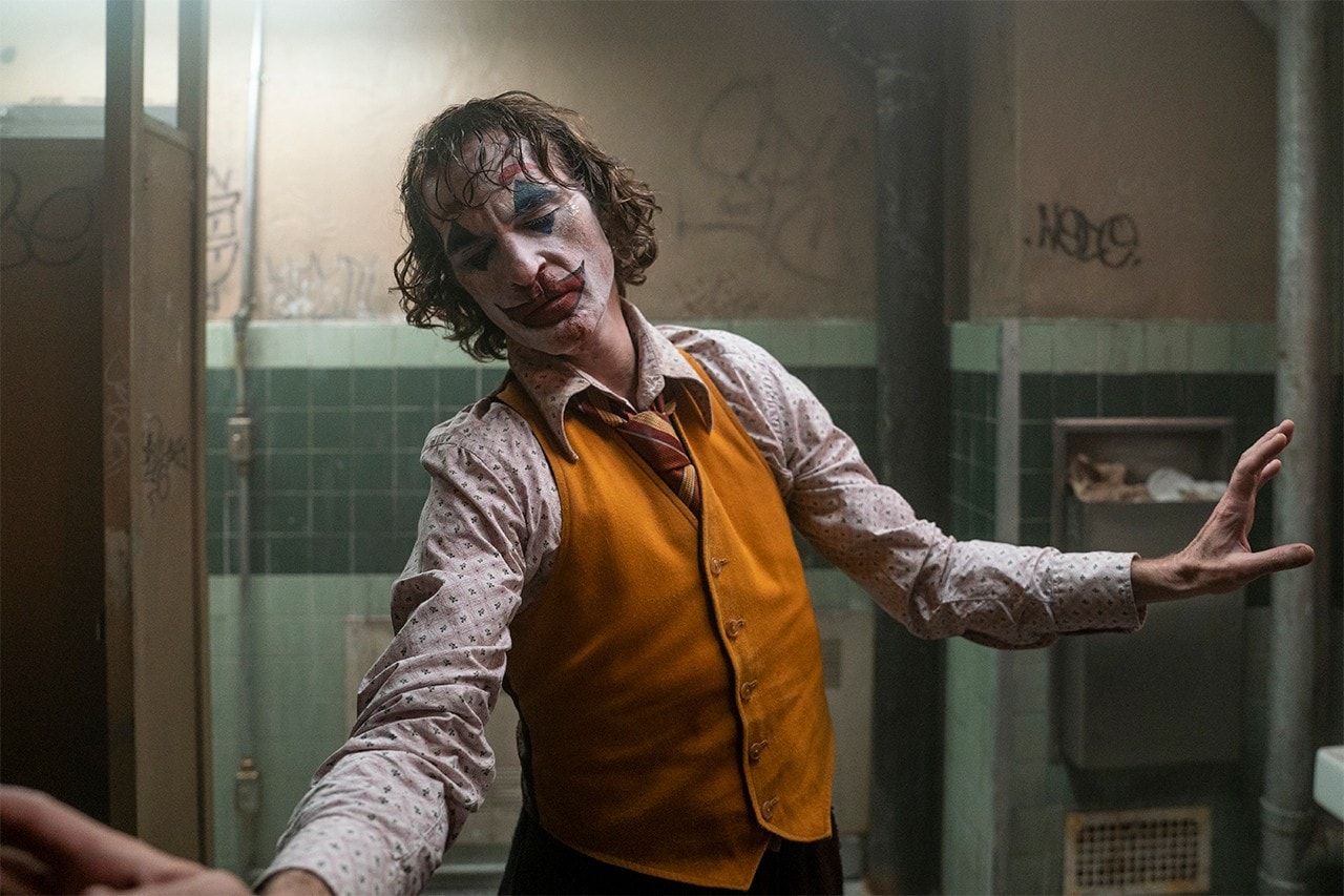 Joker Joaquin Phoenix Bathroom Scene