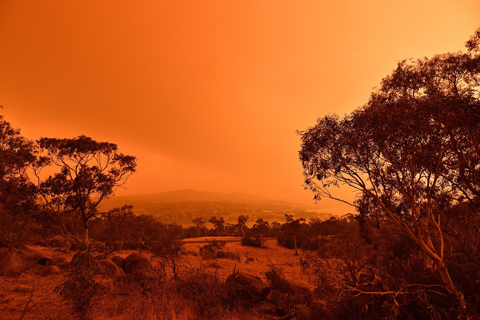 australia bushfire red orange sky jindabyne new south wales 