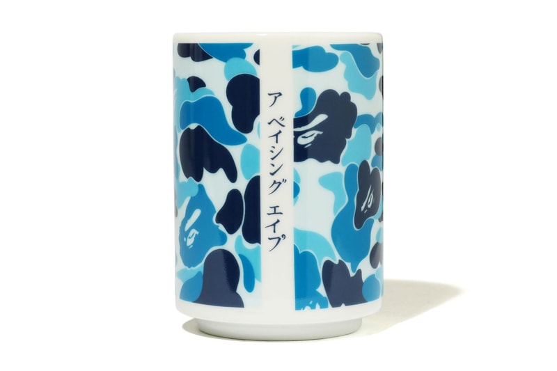 Assiette bleue en verre à motif camouflage Neon par BAPE