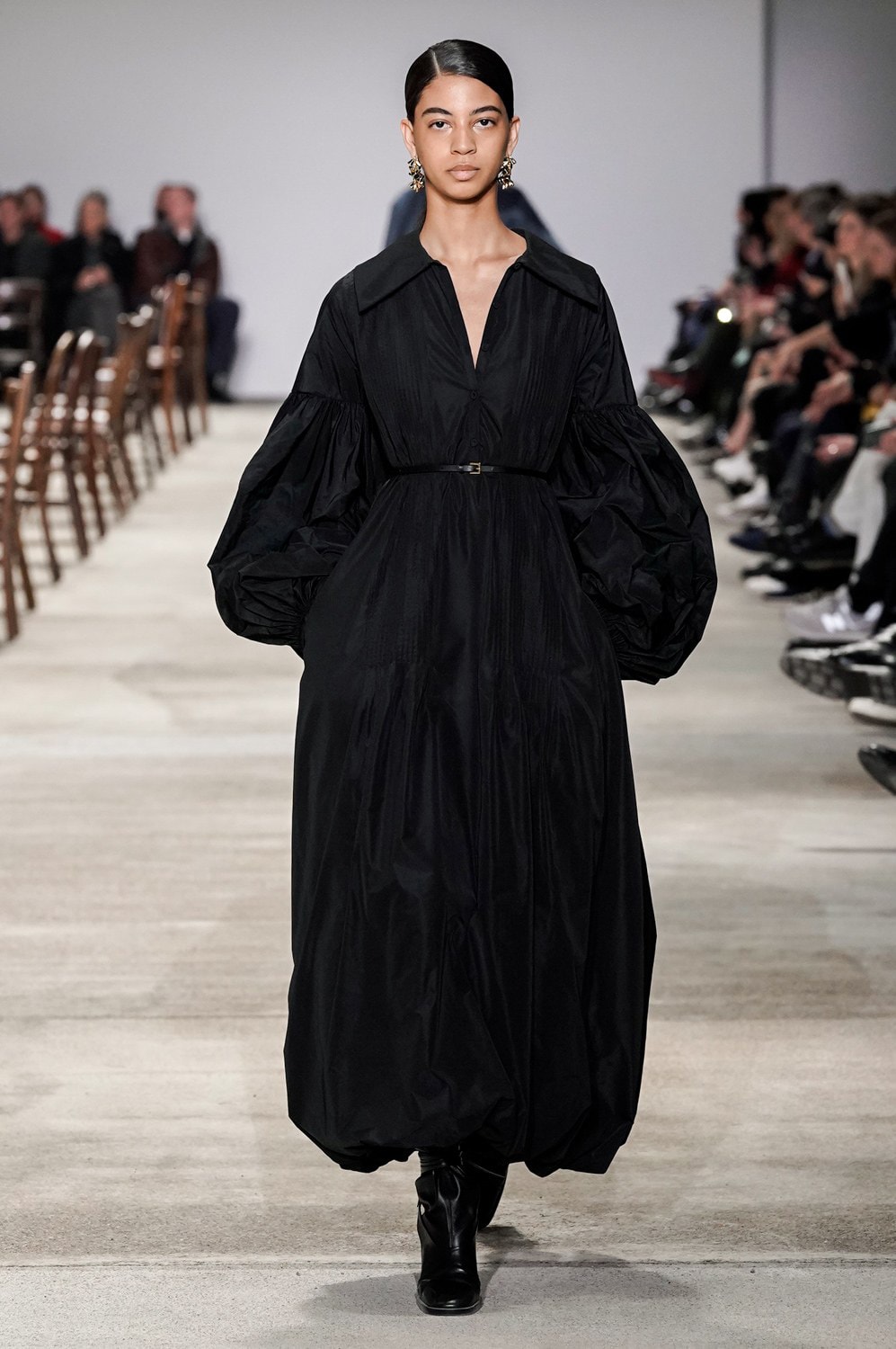Jil Sander Fall/Winter 2020 Collection Runway Show Belted Dress Black