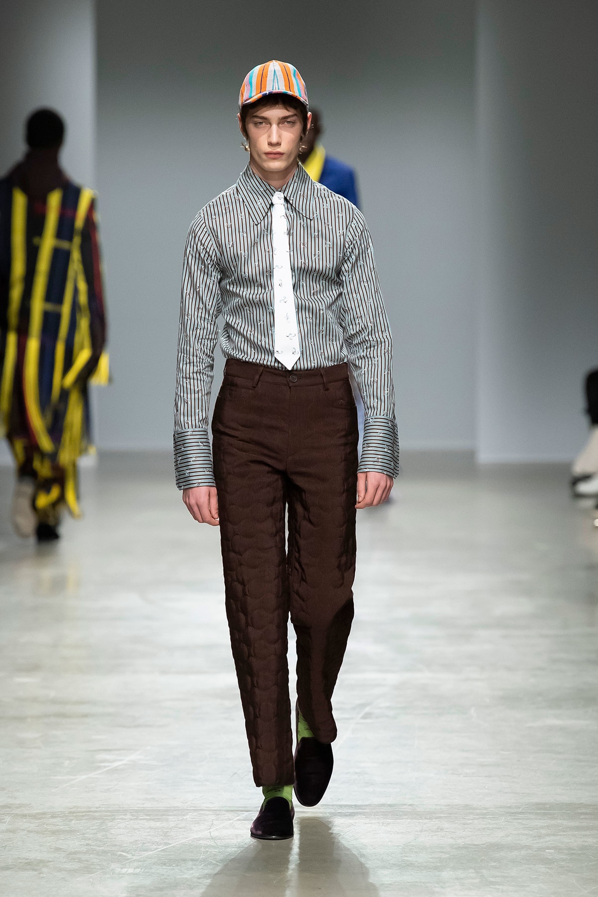 Kenneth Ize Fall/Winter 2020 Collection Runway Show Shirt Grey Pants Brown