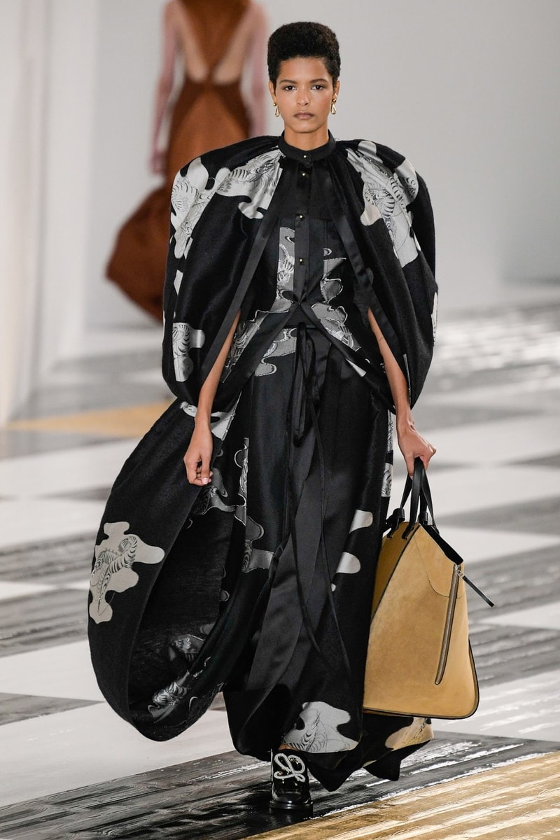 Loewe Fall/Winter 2020 Collection Runway PFW Show Jonathan Anderson Paris Fashion Week 