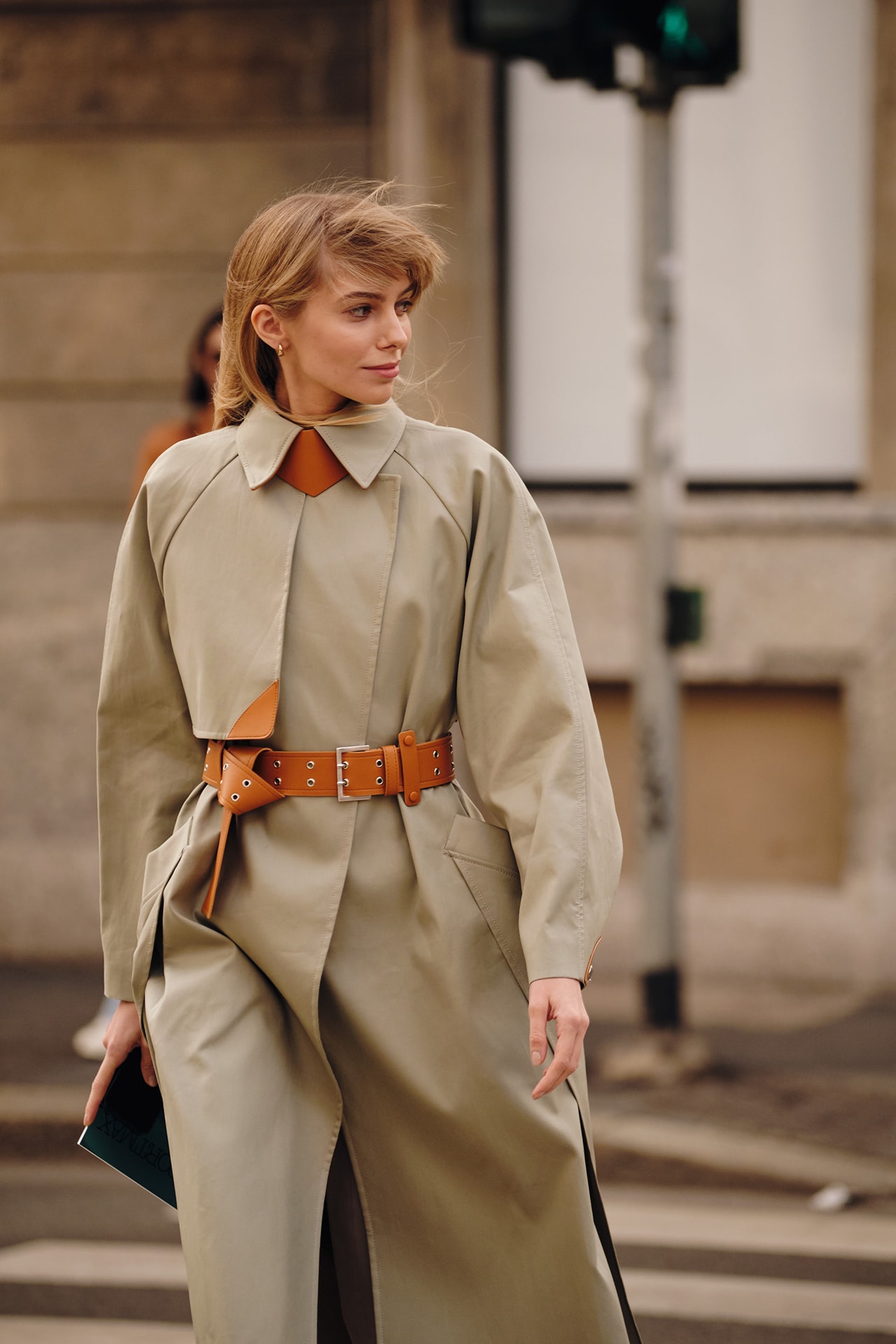 Street Style Trends Milan Fashion Week Fall Winter 2020 FW20 Influencer Beige Trench Coat Belt