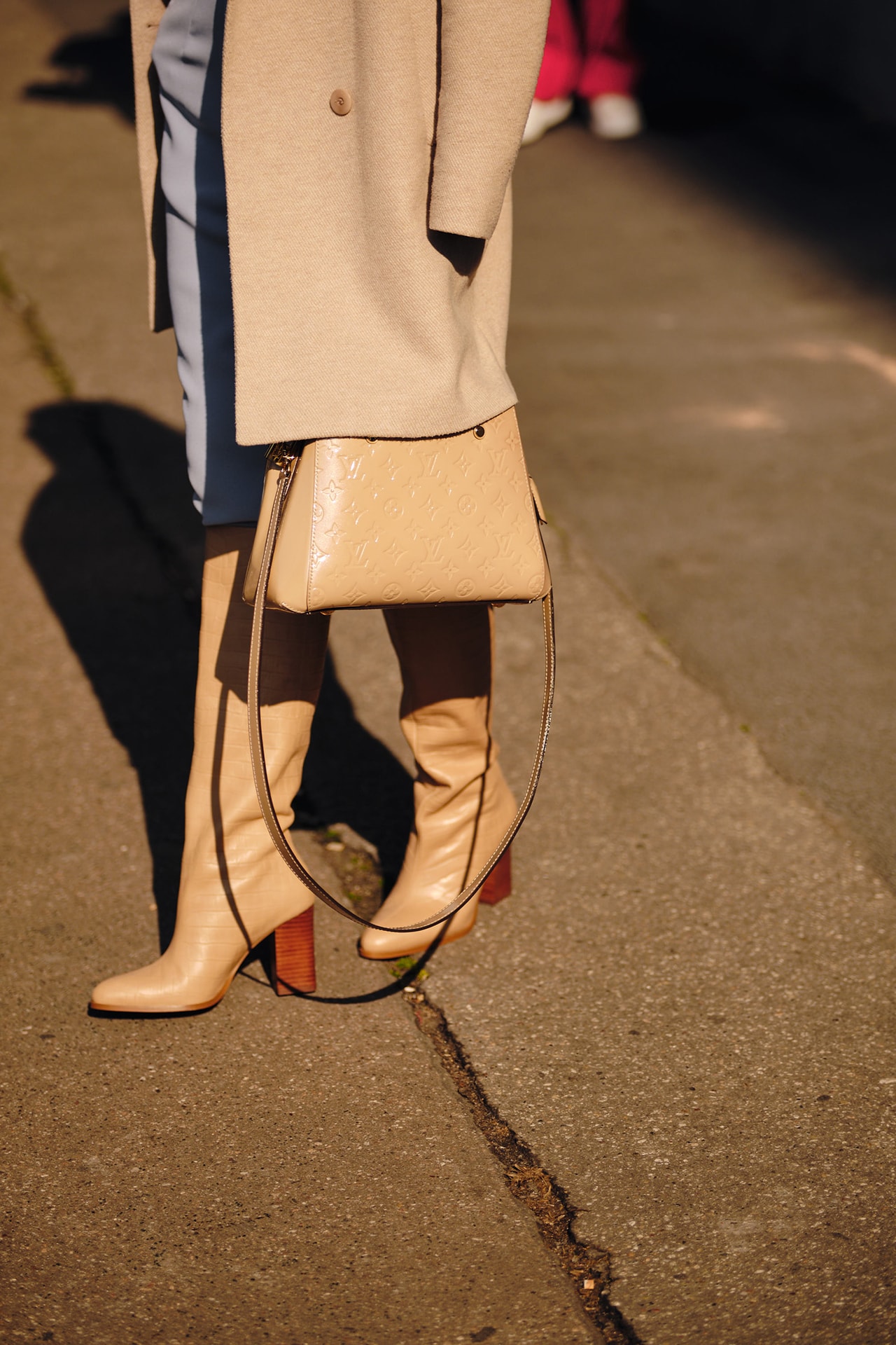 Beige Louis Vuitton Bag Monogram Boots Street Style Trends Milan Fashion Week Fall Winter 2020 FW20 Influencer