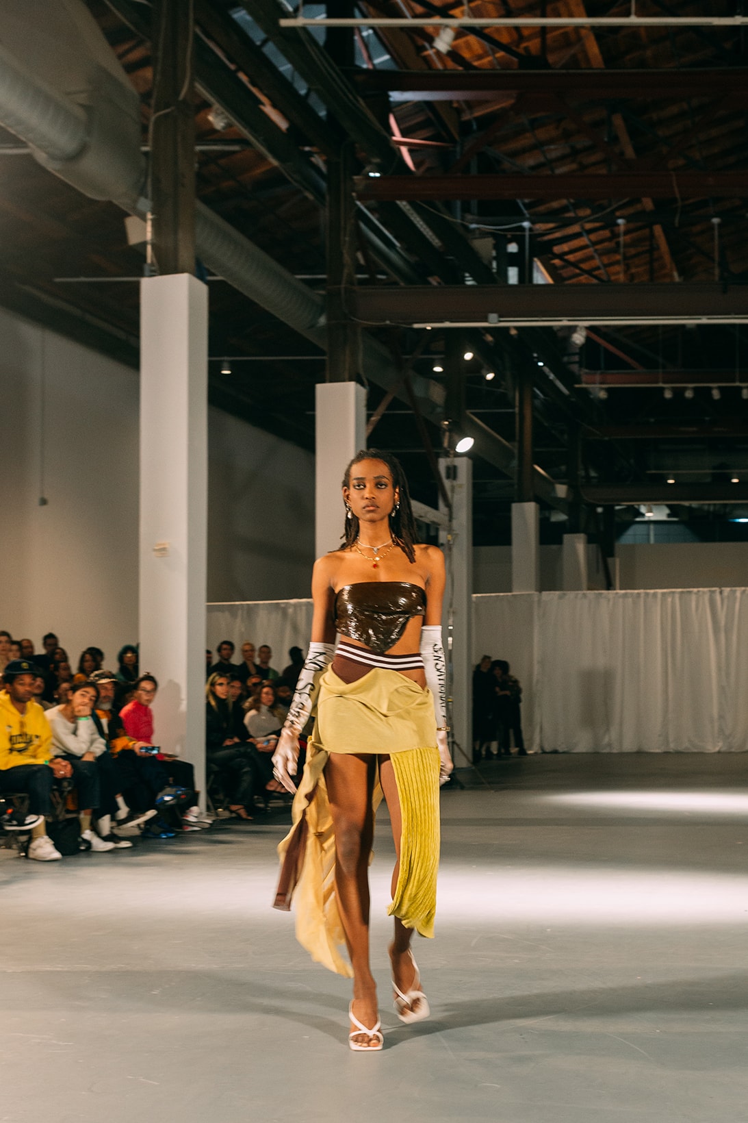 no sesso pierre davis arin hayes autumn randolph fall winter collection los angeles runway show tube top skirt heels