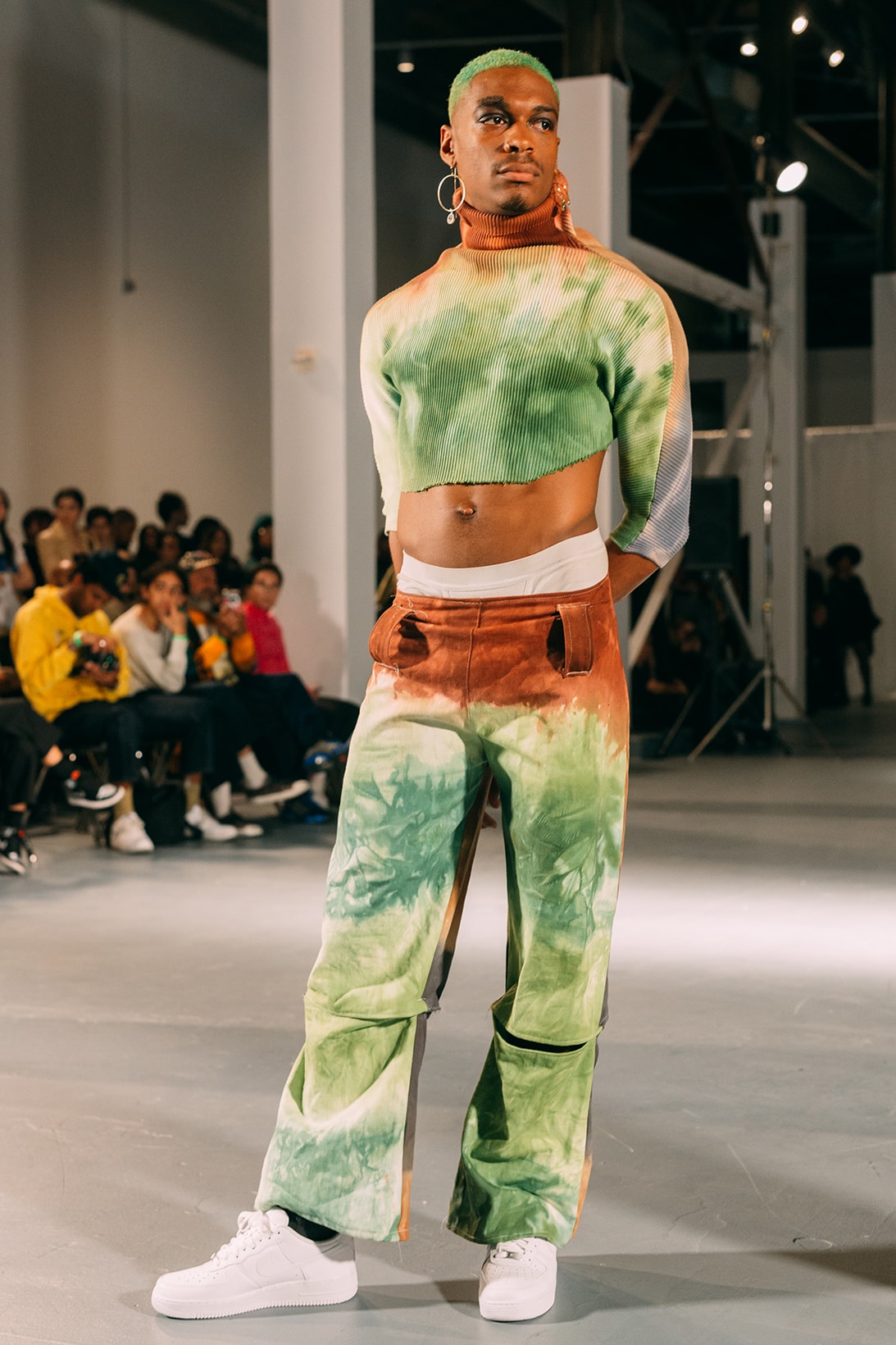 no sesso pierre davis arin hayes autumn randolph fall winter collection los angeles runway show pants sweat white sneakers