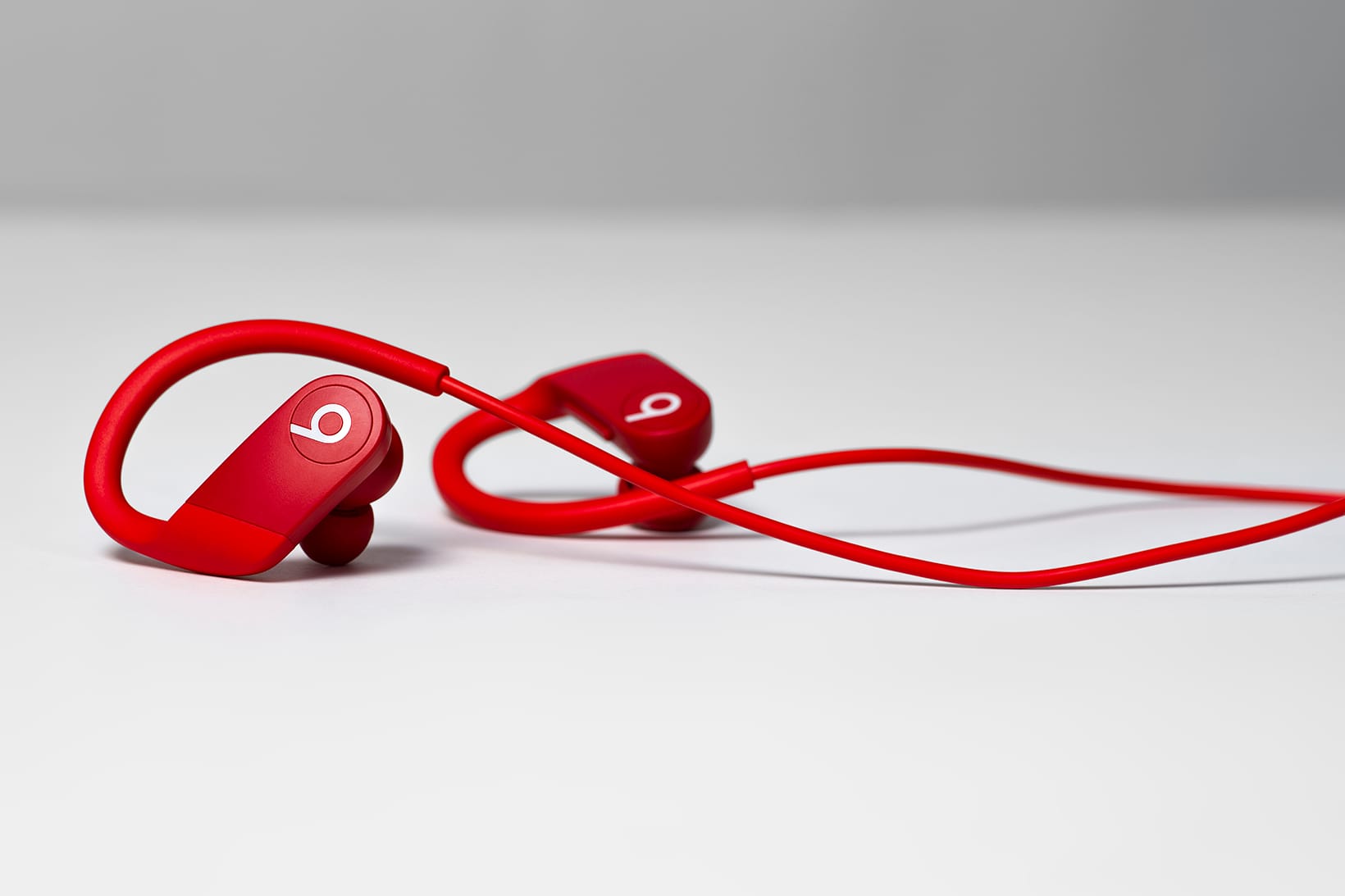 white and red beats by dre
