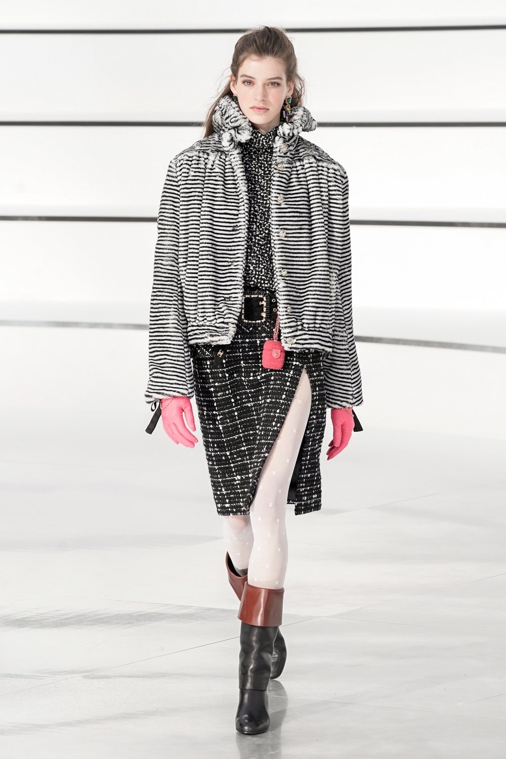 Chanel Fall/Winter 2020 Runway Collection PFW Gigi Hadid Fashion Show