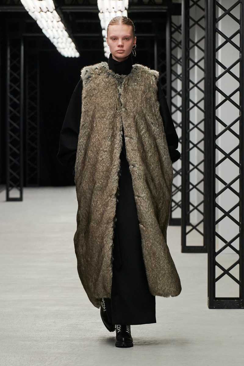 HYKE Fall/Winter 2020 Collection Runway Show Long Vest Brown