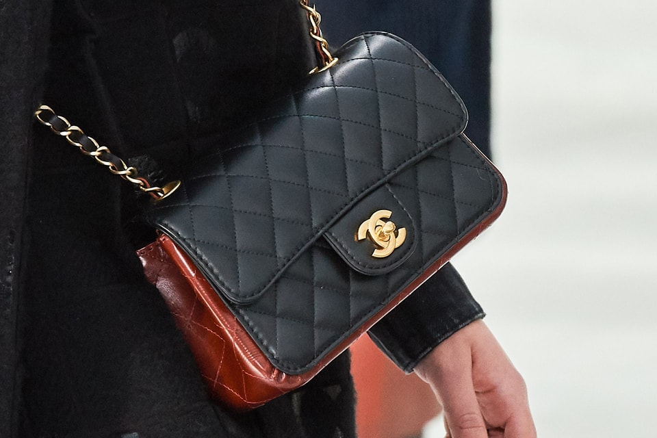chanel pouch 2020