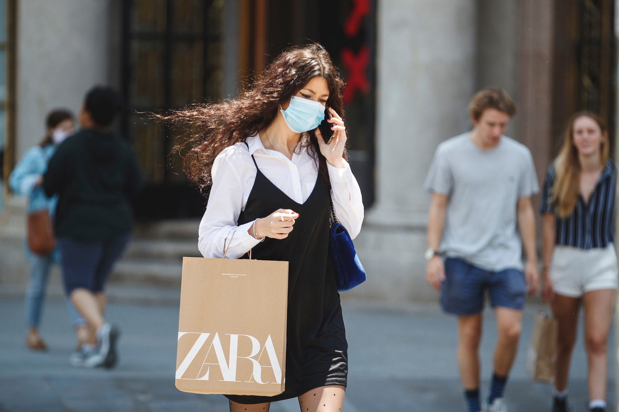 Zara Closes 1,200 Stores & Shifts to E-Commerce
