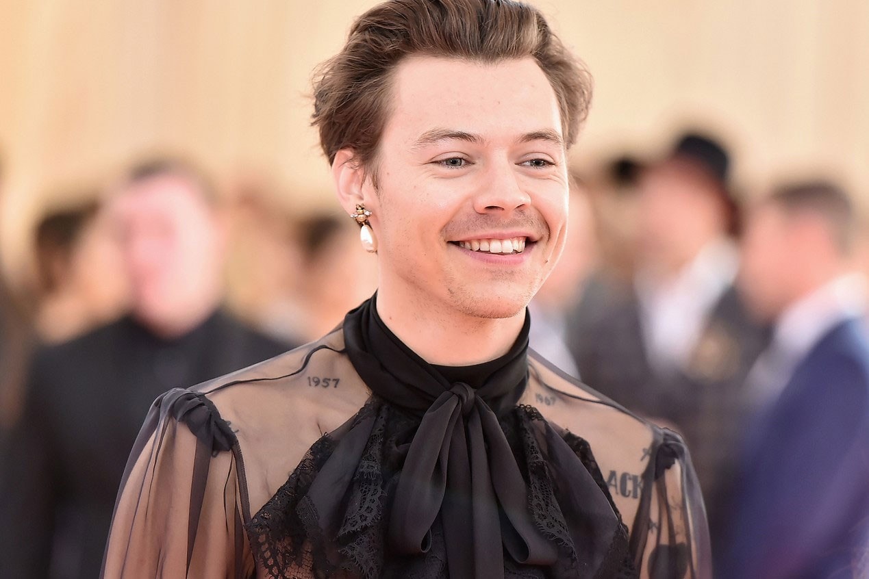 jewelry trends lyst report gold pearls chain necklaces hoop earrings harry styles 