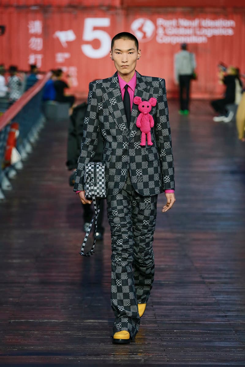 Louis Vuitton Virgil Abloh Spring/Summer 2021 Mens Collection Show Shanghai Coat Green Scorpion