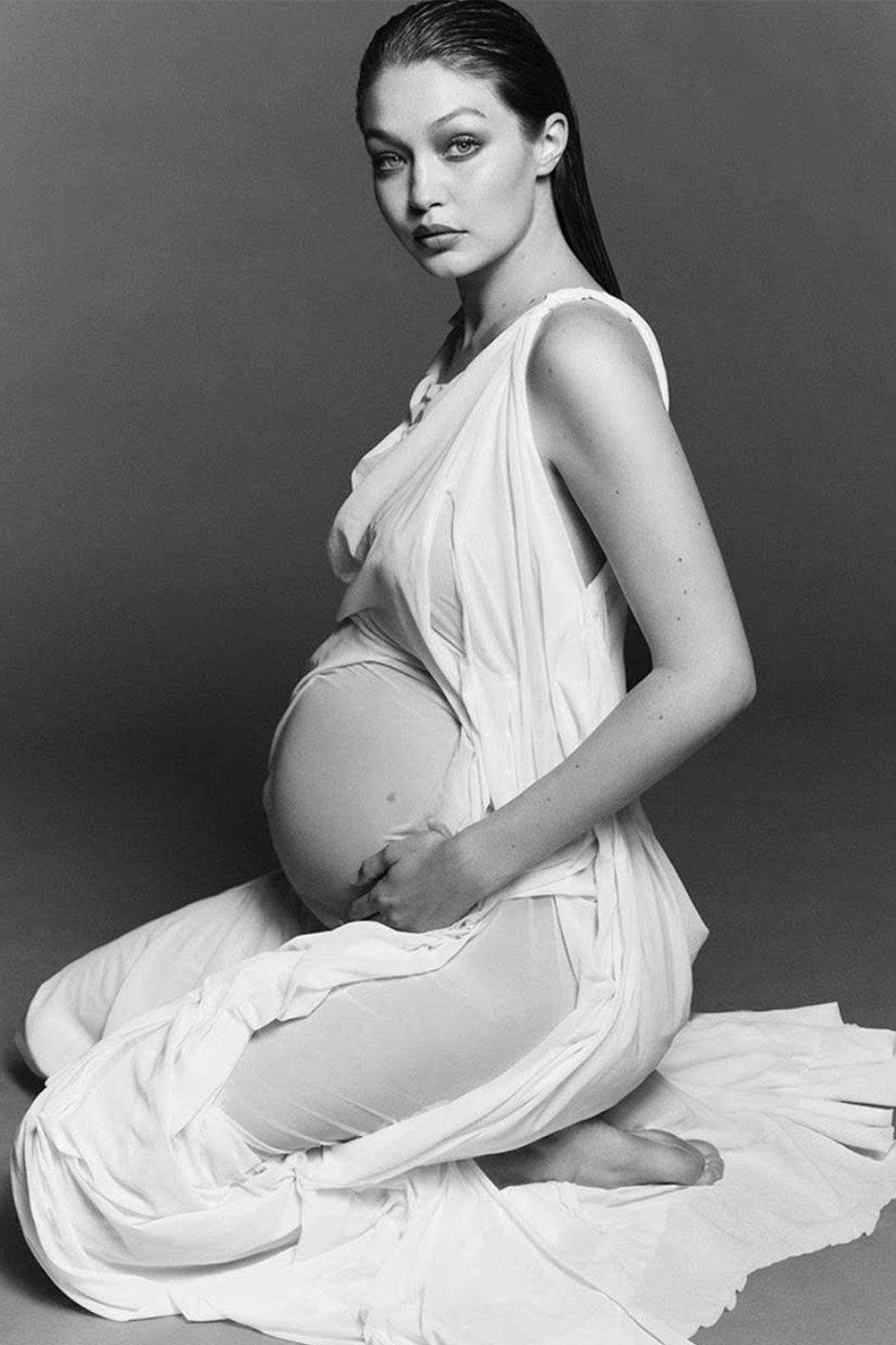 gigi hadid pregnant maternity shoot di petsa designer wet look dress