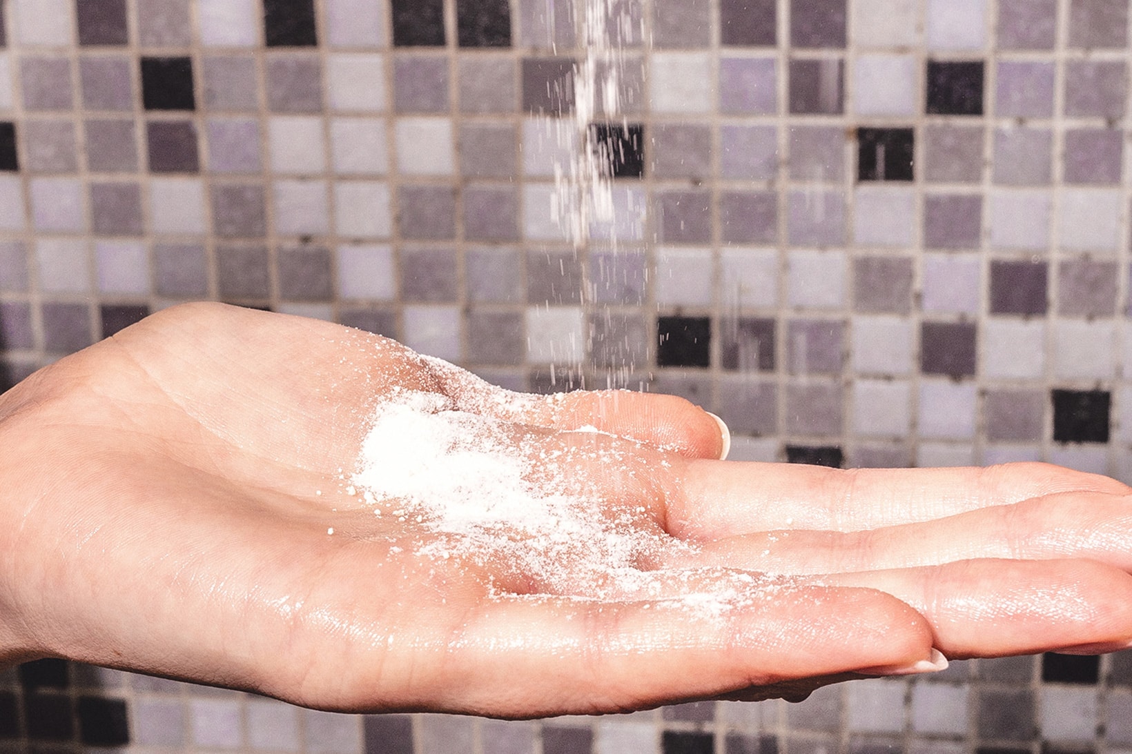 owa waterless powder shampoo sustainable haircare beauty shower