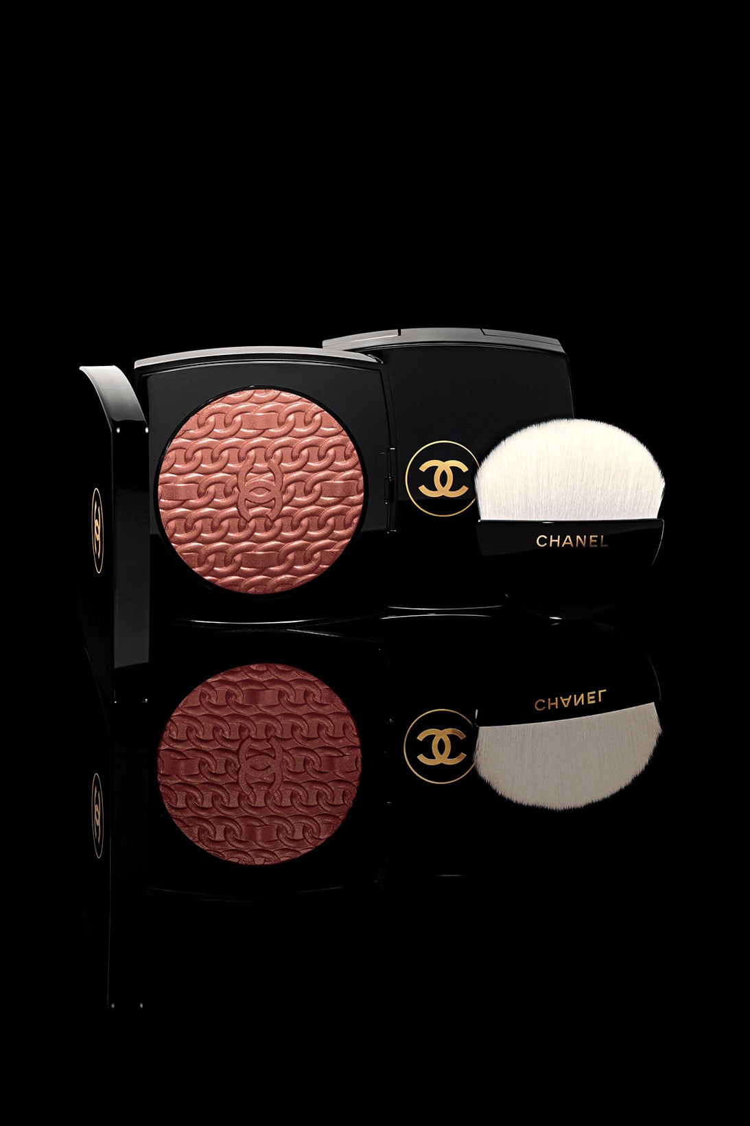 chanel beauty holiday collection lipsticks blush powders eyeshadows nail polish rouge allure le vernis 