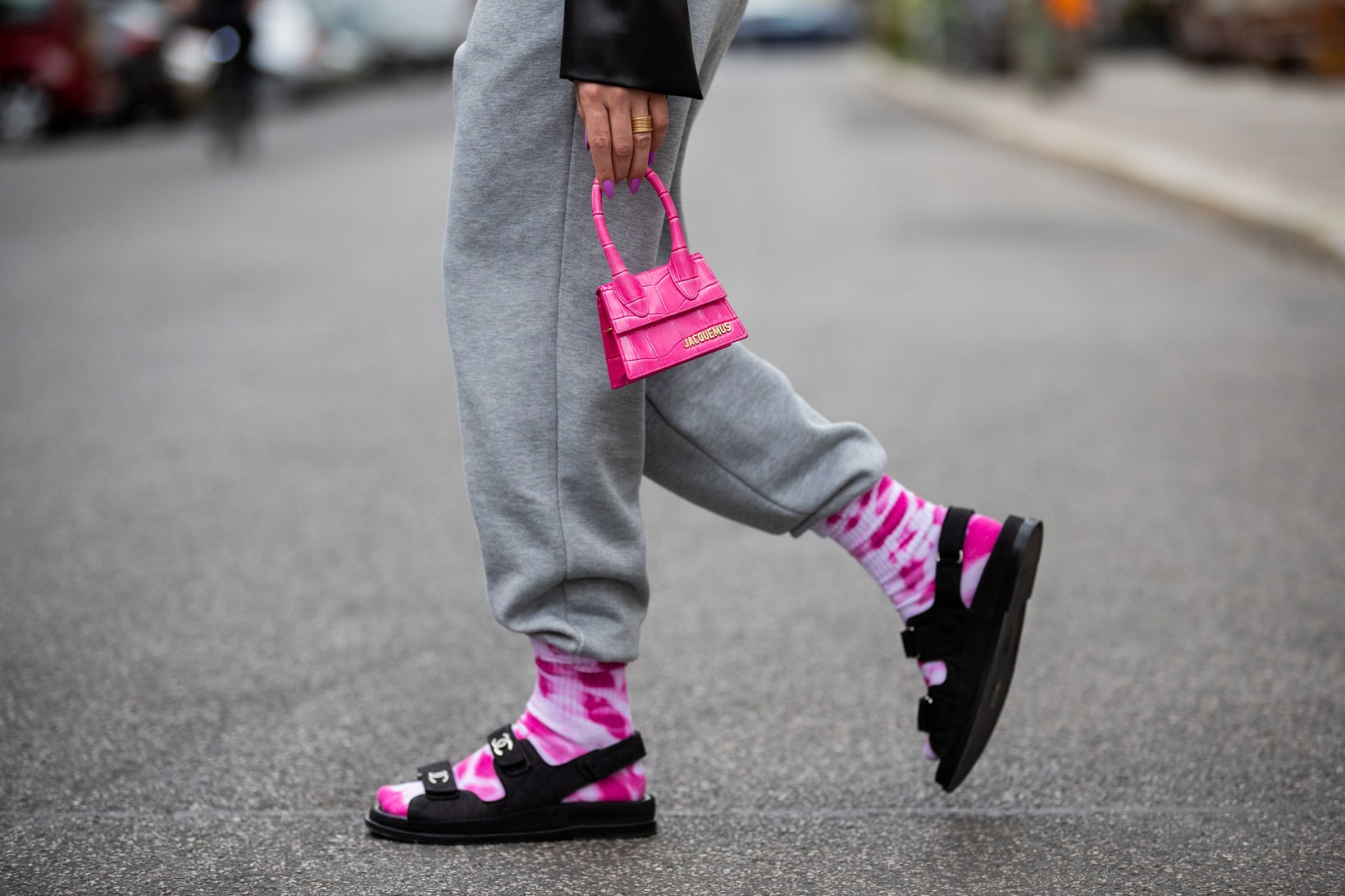 Street Style Berlin 2020 Jacquemus Chiquito Bag Pink Sweatpants Chanel Sandals