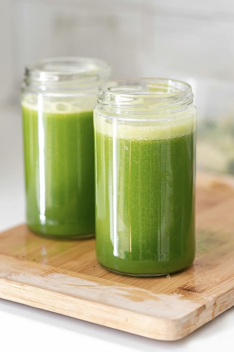 Easy Vitamin-Boosting Green Juice Recipes Smoothie Drink Celery Spinach Kale Drink Benefits Health 