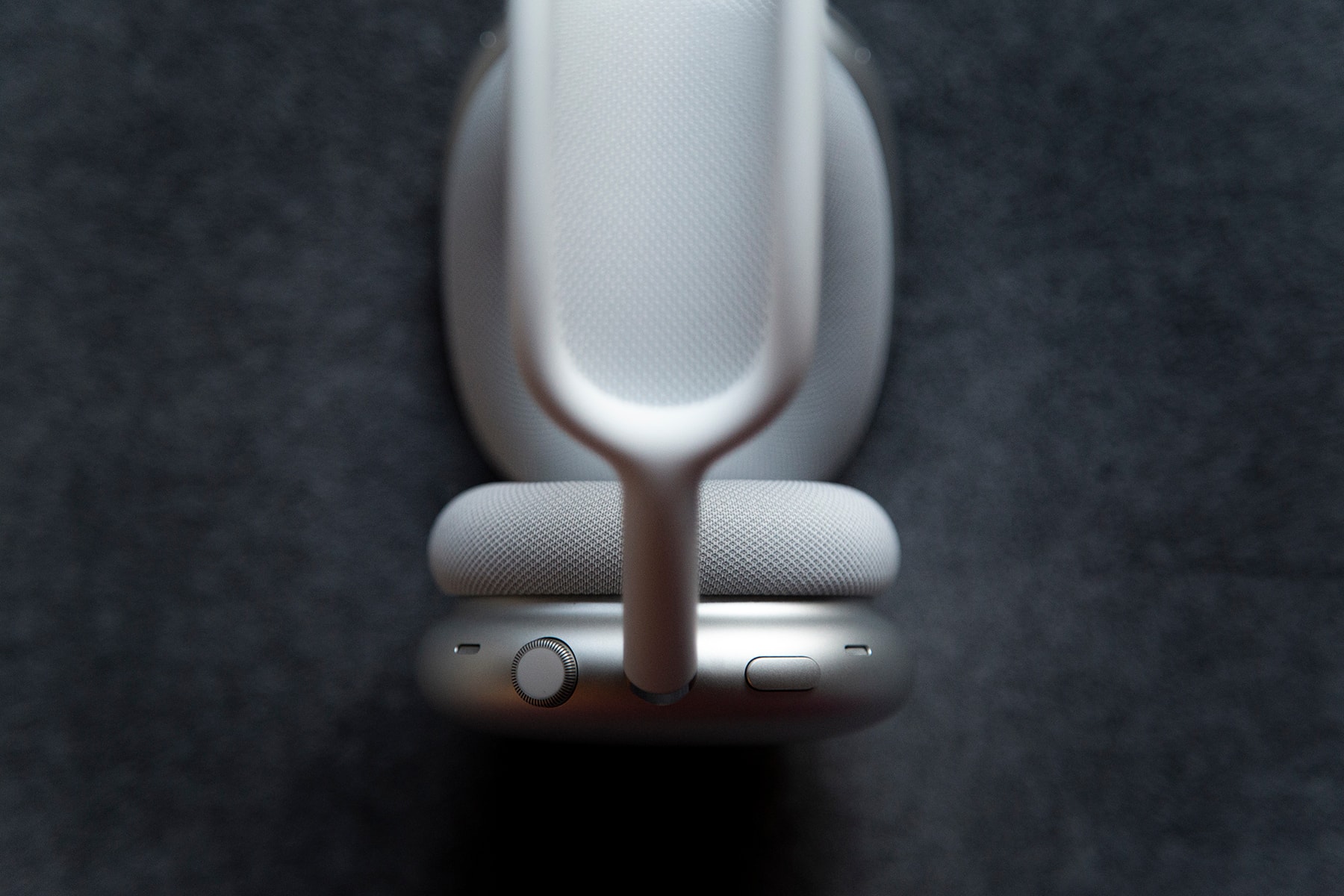 apple airpods max headphones closer look unboxing details price silver over ear review