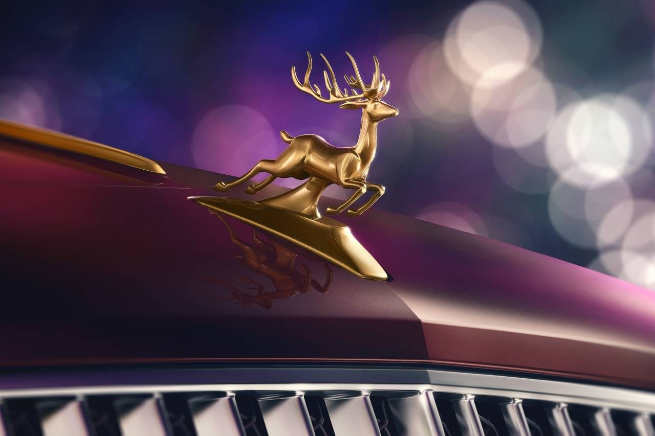 bentley reindeer eight flying spur v8 cars christmas cricket bauble gold burgundy mascot flying b