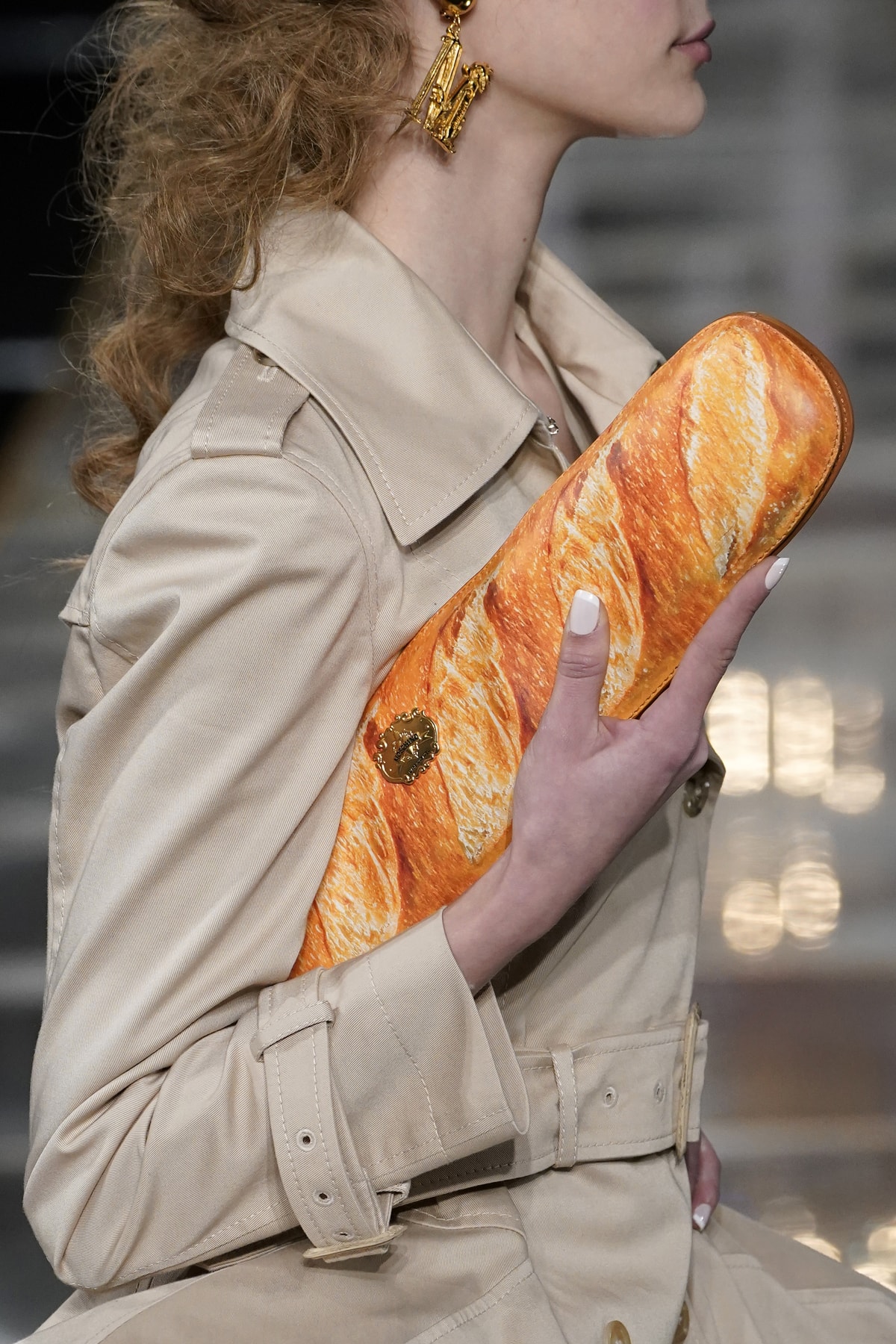 Moschino Bread Baguette Bag Clutch Fall/Winter 2020 Collection Detail