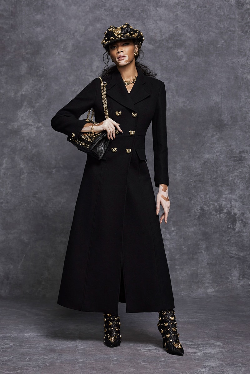 moschino pre fall 2021 womenswear collection lookbook jeremy scott winnie harlow sweatsuit dresses designer bag